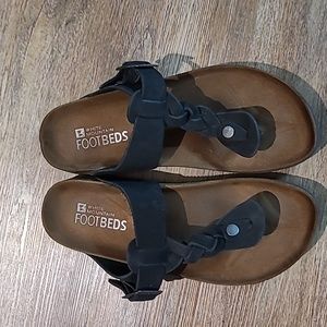 Woman's White Mountain Footbed Sandals. Size 7